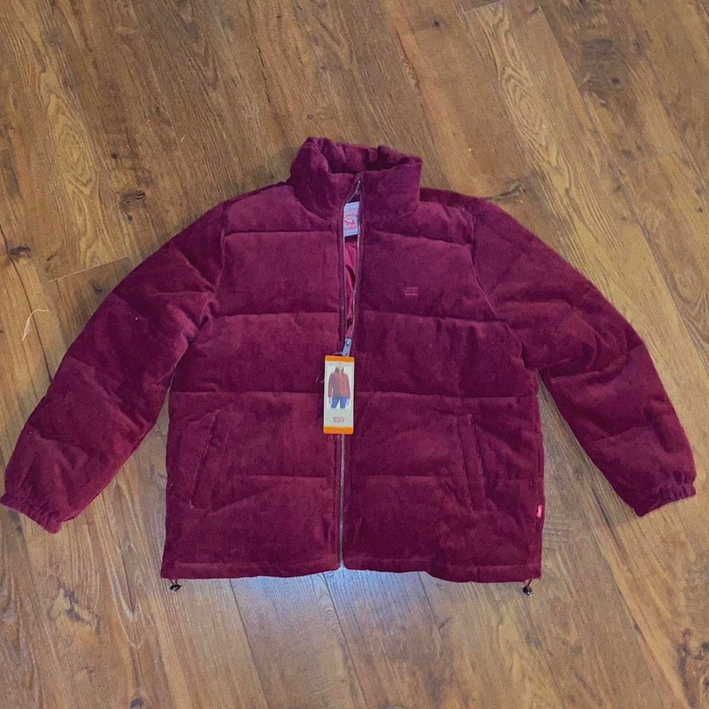 🐞levi’s. maroon corduroy puffer coat.🐞